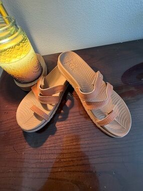 KuaiLu Tan Strappy Slide Sandals - Comfortable/Arch Support Woman’s size 8